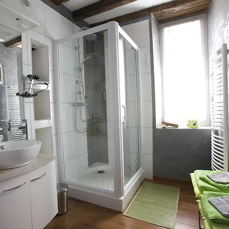 Au Detour Des Pas Enchantes *