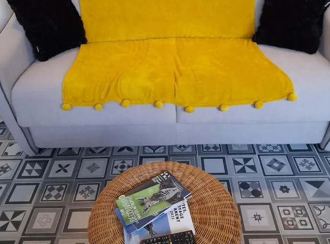 Au Detour Des Pas Enchantes بيت للعطل *