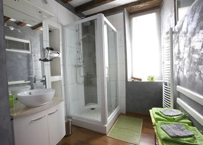 Au Detour Des Pas Enchantes *