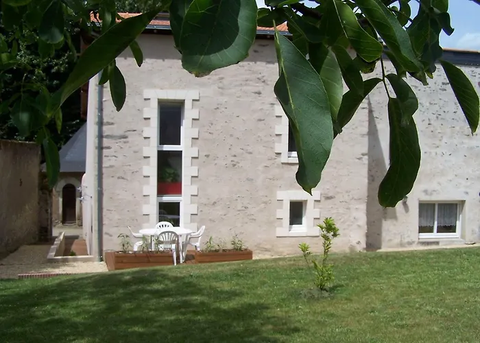 Au Detour Des Pas Enchantes بيت للعطل *